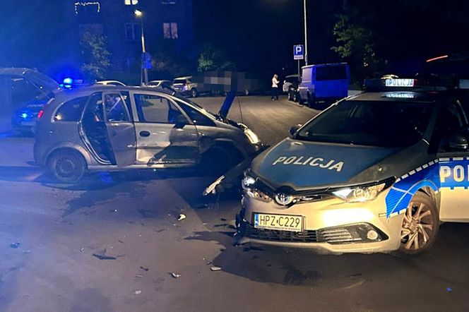 Pościg za złodziejem kół w Warszawie. Pirat drogowy staranował radiowóz!