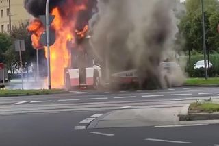 Groźny pożar w Dąbrowie Górniczej! Płonął autobus, w środku 10 pasażerów 