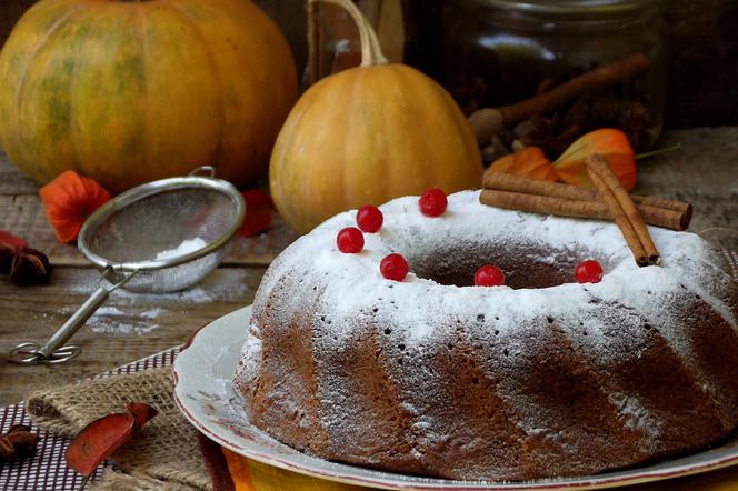 Korzenne ciasto z dynią i żurawiną: pyszna babka na rodzinne spotkanie