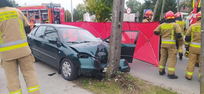 Dramatyczny wypadek w Siedlcach. Zasłabł za kierownicą i huknął hondą w słup. Nie żyje