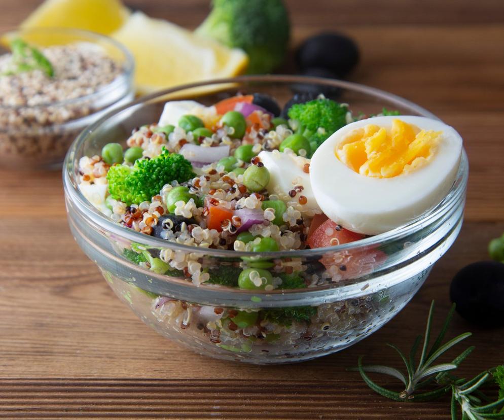 wiosenna sałatka brokułowa