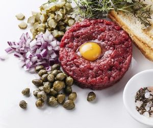 Tatar Oko pirata według Magdy Gessler - najlepsze przepisy z Kuchennych Rewolucji