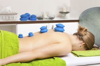 Masaż bańką chińską w domu. Jak wykonać antycellulitowy masaż bańką chińską krok po kroku?