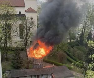 Ktoś podpalił zabytkową drewnianą mającą 208 lat dzwonnicę