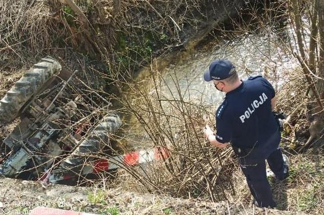 Tragiczny wypadek w Ulanicy. Traktorzysta zjechał z drogi i spadł do rzeki. Mężczyzna zginął na miejscu 