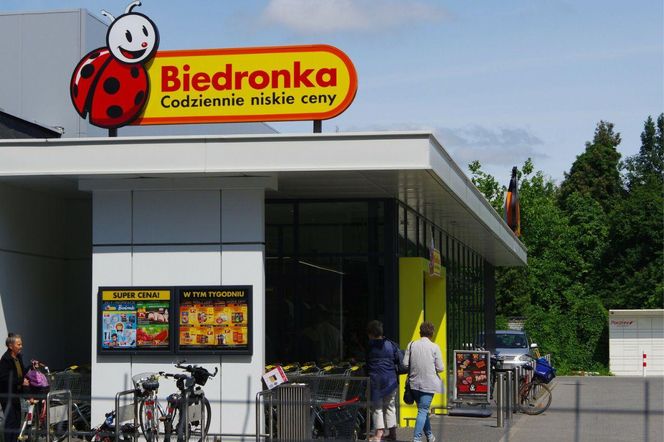 Biedronka wydłuża godziny otwarcia!