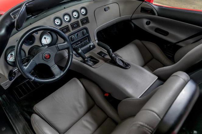 Dodge Viper z przebiegiem 34 mil