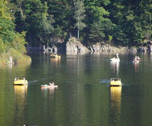 To najpiękniejsze jezioro na Dolnym Śląsku. Otoczone jest wzgórzami i lasami 