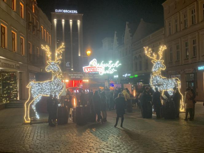 Tłumy bydgoszczan na jarmarku świątecznym. „Spodziewałam się innych cen” [ZDJĘCIA]