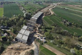 Na obwodnicy Opatowa praca wre. Powstaje m.in. 300-m estakada