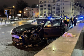 Rozbity w Warszawie Mercedes-Benz S 63 AMG