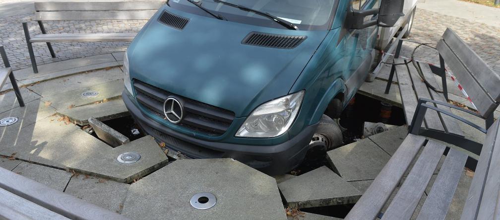 Samochód w fontannie