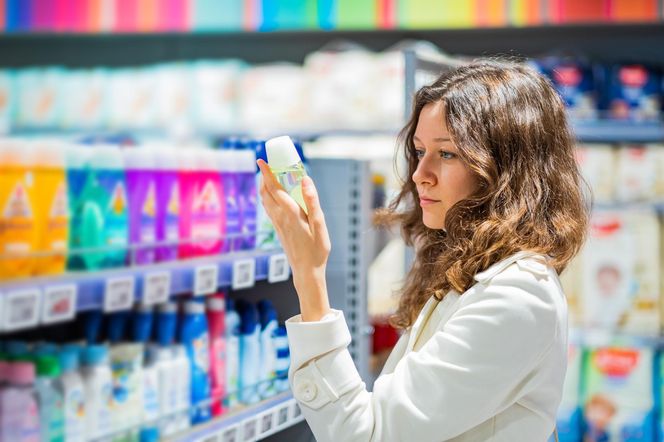 Te produkty do włosów znikną z półek? Zawierają rakotwórczy składnik