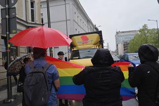 Homofobus ZATRZYMANY w centrum Opola! Blokada aktywistów, interwencja policji [ZDJĘCIA, WIDEO]