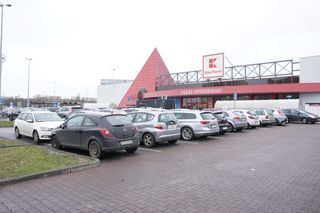 Pasaż handlowo-usługowy przy ul. Opieńskiego w Poznaniu 