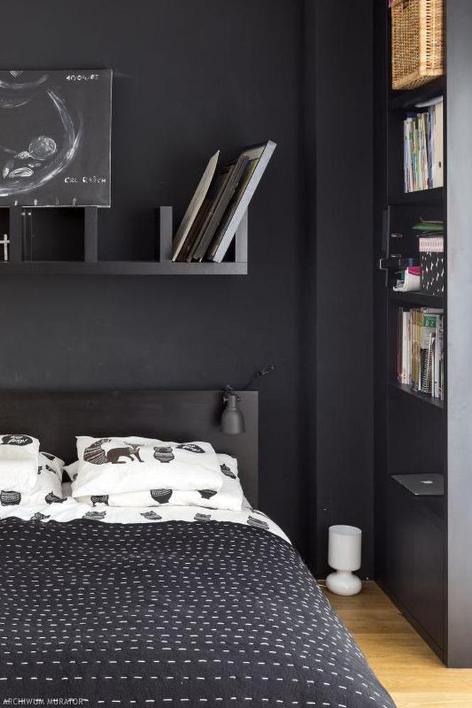 Ciemne kolory ścian - czarna sypialnia