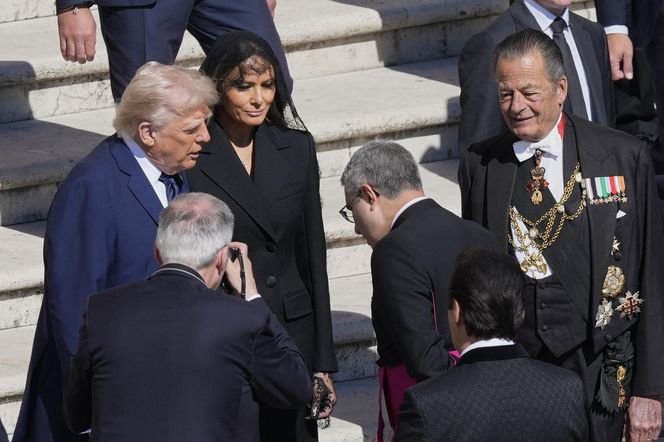 Trump i Zełenski złamali zasady na pogrzebie Franciszka