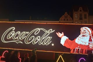 Ciężarówka Coca-Coli w Toruniu. Na Rynku Nowomiejskim były tłumy! [GALERIA]