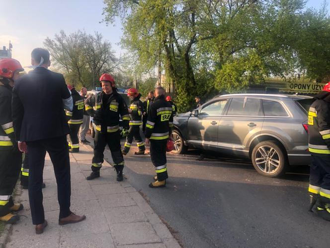 Wypadek przy Obozowej. Dwóch strażników miejskich w szpitalu