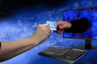 Kupujesz w sieci? Iławscy policjanci ostrzegają przed oszustami internetowymi