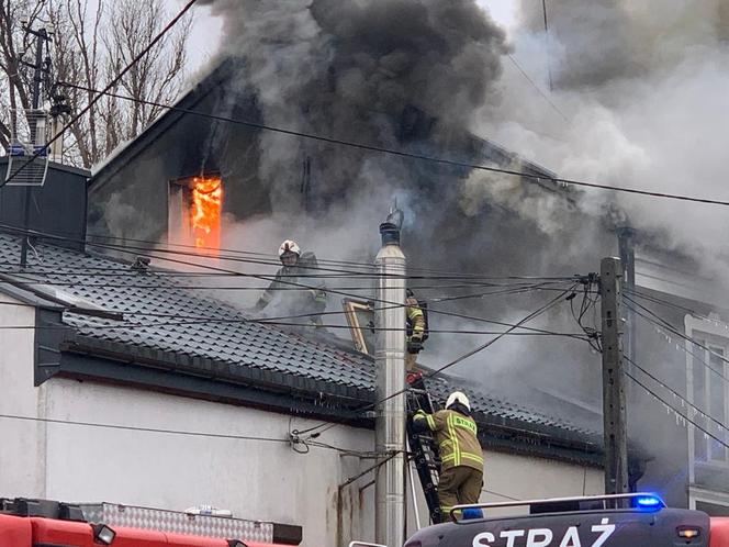 Pożar kamienicy i Piastowie