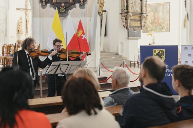 Koncert ku pamięci Pawła Adamowicza. Niezapomniany duet w Bazylice Mariackiej 