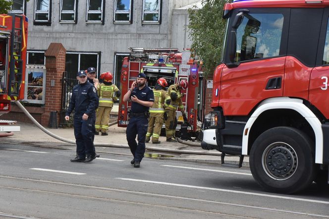 Pożar dachu budowanego budynku straży pożarnej. Zdjęcia z miejsca zdarzenia