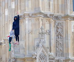   Zamknięto obszar wokół Big Bena. Na wieżę wspiął się mężczyzna z flagą Palestyny