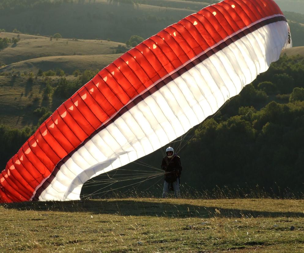 Wypadek paralotni. Zginął mężczyzna, drugi został ranny