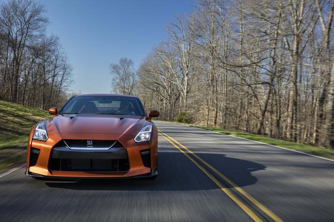 Nissan GT-R lifting 2017