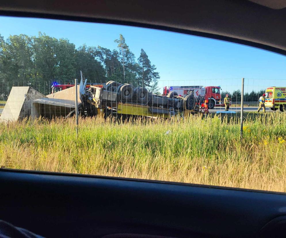 Śmiertelny wypadek na S8 niedaleko Oleśnicy. Trasa Wrocław - Warszawa zablokowana