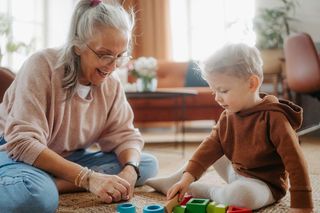Zatrudniasz nianię? Zrób jedną rzecz, wtedy państwo przekaże dofinansowanie