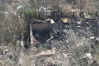 Spłonął dom i sąsiednie zabudowania. W zgliszczach strażacy znaleźli ciało 70-latka