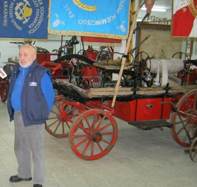 Szczepan Ignaczyński jest kustoszem Muzeum Pożarnictwa w Kraśniku 
