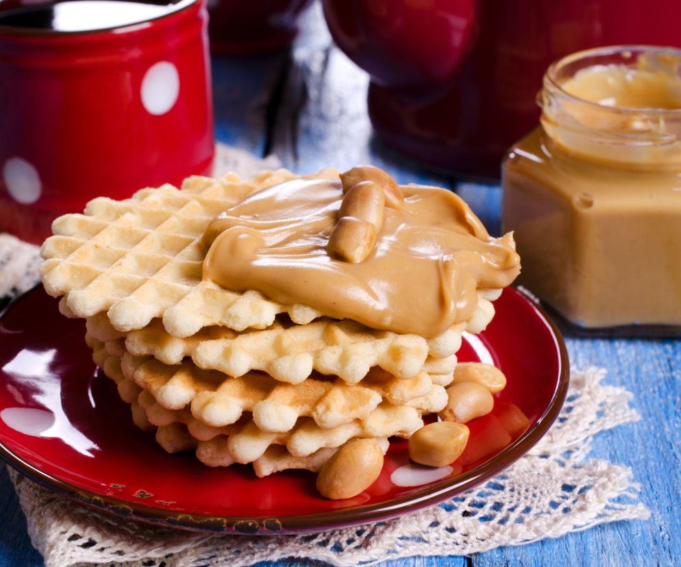 keto gofry z masłem orzechowym