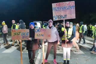 Protest na DK nr 80 po wypadku, w którym zginął 15-letni Kuba. Mieszkańcy zablokowali drogę