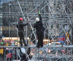 Finał WOŚP 2023. Budowa sceny w Warszawie