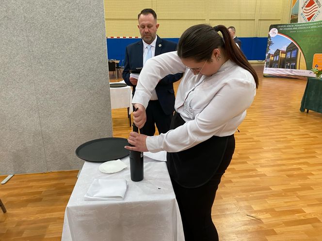 Znamy wyniki Mistrzostw Młodych Kelnerów. Zwyciężyła uczennica siedleckiej „Samochodówki”