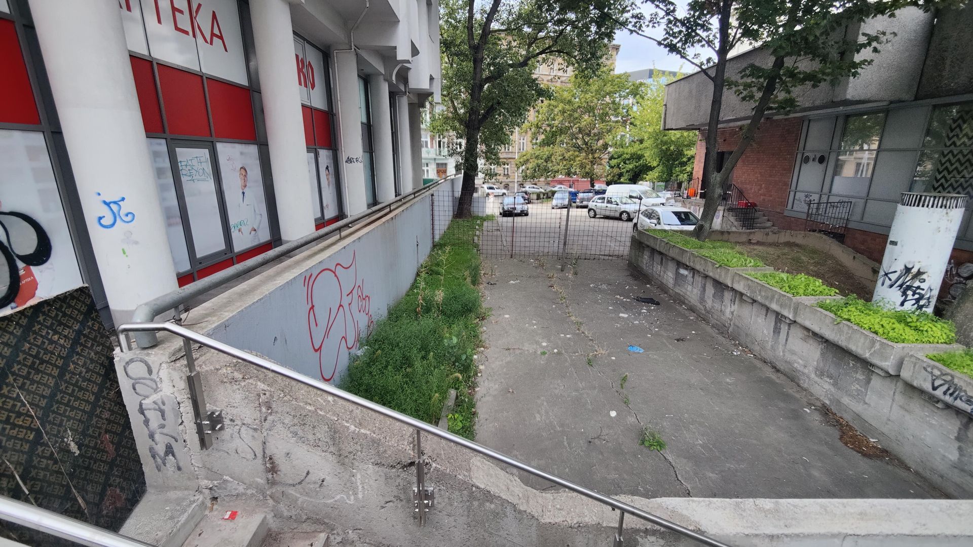 Remont esplanady przy Sedesowcach we Wrocławiu