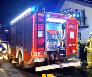 Pożar domu w Łagiewnikach. Strażacy w pogorzelisku znaleźli pociski i granaty