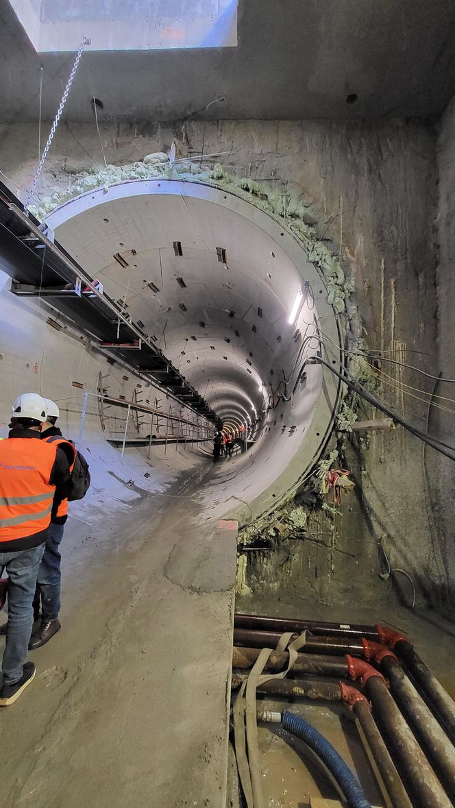 Budowa ostatniego odcinka metra linii M2. Tak wygląda stacja Lazurowa