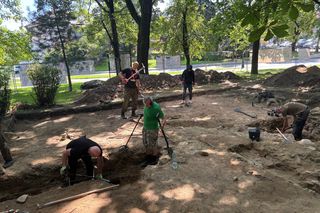 Prace archeologiczne przy ruinach zamku w Nowym Sączu 