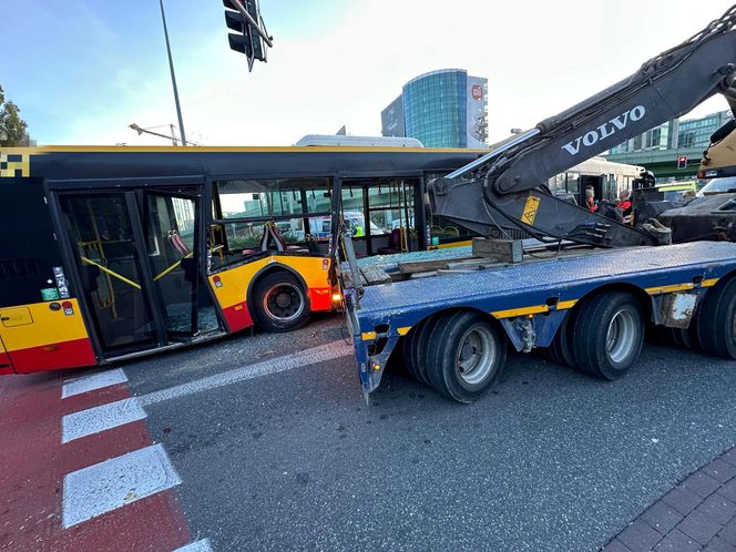 Wypadek autobus laweta