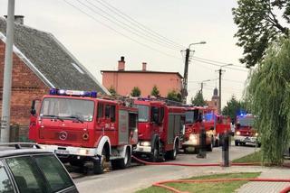 Pożar budynku w Wałdowie! Z ogniem walczyło 5 zastępów straży pożarnej [ZDJĘCIA]