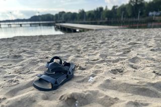 Tragedia na Śląsku. 42-latek utonął na oczach rodziny. Wszedł do wody, by wyłowić piłkę