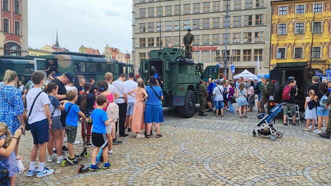 Święto Wojska Polskiego we Wrocławiu. Taki sprzęt zaprezentowano na wrocławskim Rynku 