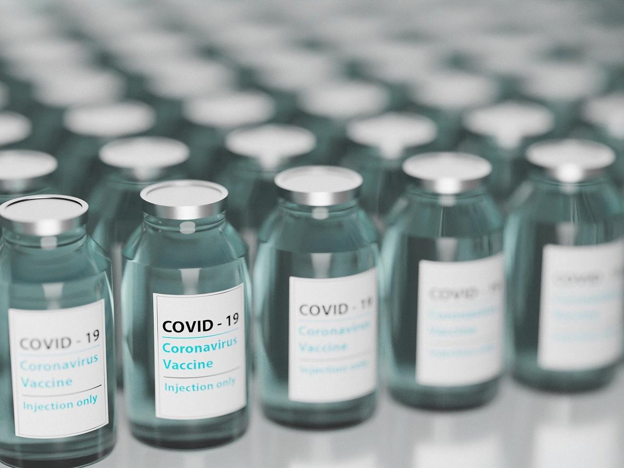 Te szczepionki przeciw COVID-19 się zmarnują? Koordynatorzy nie wiedzą, co zrobić z dawkami