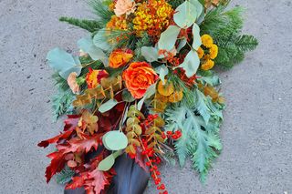 Chryzantemy wciąż drogie? Ekspert od kwiatów wyjaśnia, dlaczego ceny rosną i jak udekorować grób bez przepłacania