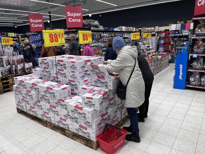 Tłumy gorzowian pojawiły się na otwarciu hipermarketu Carrefour w pasażu handlowym S1