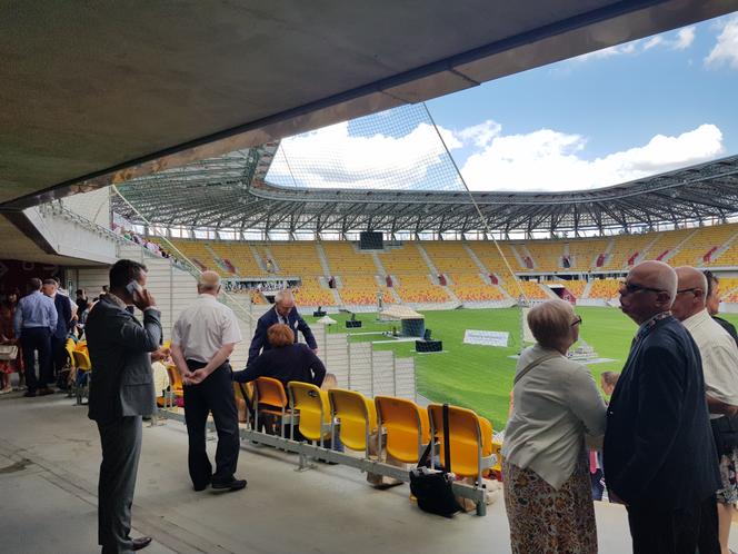 Kongres Świadków Jehowy w Białymstoku. Na stadionie miejskim tysiące uczestników [ZDJĘCIA]